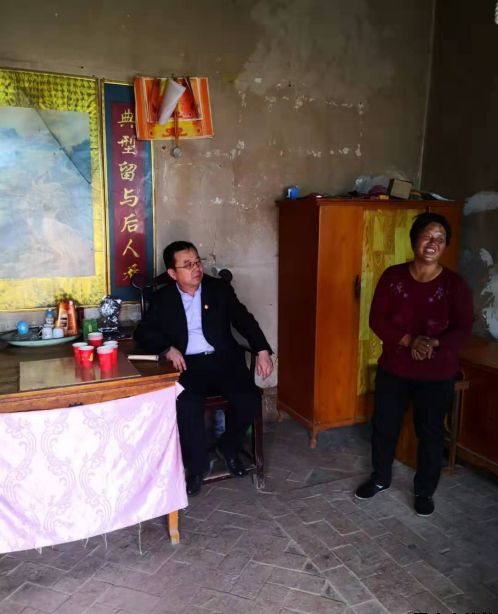 平?jīng)鲢垂鹃_展“踐行初心使命，助推脫貧攻堅”主題黨日活動(圖2)