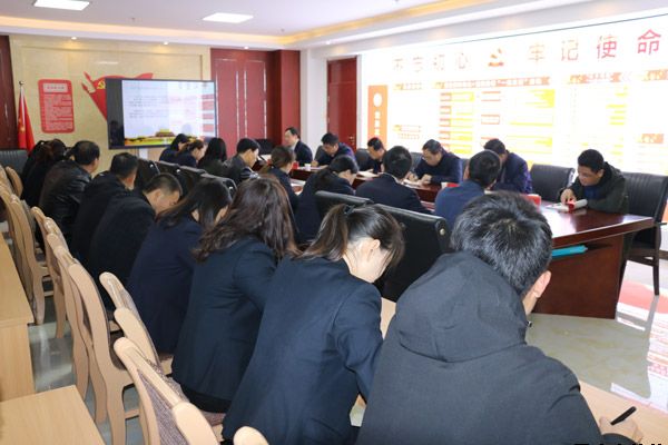 泓源公司組織召開對照黨章黨規(guī)找差距專題會議(圖1) 泓源公司組織召開對照黨章黨規(guī)找差距專題會議(圖1)