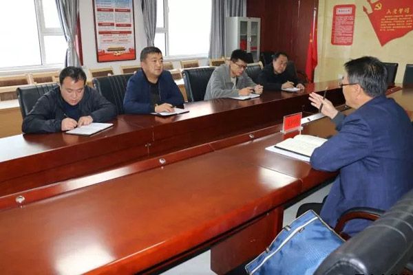 泓源公司召開脫貧攻堅(jiān)專題會(huì)議(圖2) 泓源公司召開脫貧攻堅(jiān)專題會(huì)議(圖2)