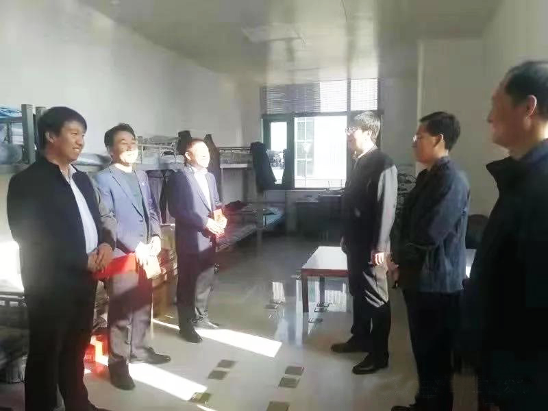 工業(yè)園區(qū)管委會(huì)、泓源公司慰問(wèn)園區(qū)機(jī)關(guān)保安門(mén)衛(wèi)等一線人員(圖2)